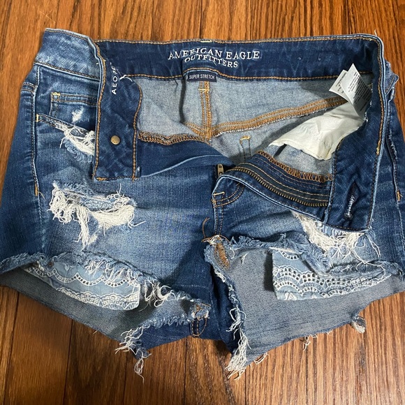 AE high rise denim shorts - Picture 2 of 6